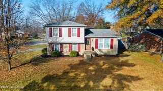 8016 Cortland Dr, Louisville, KY 40228
