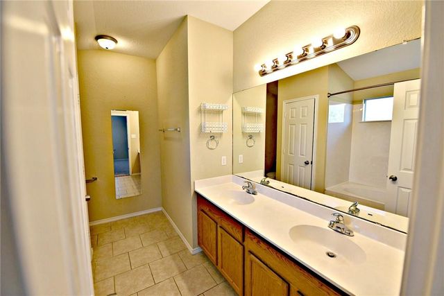 1110 Henderson DR, Leander, TX 78641