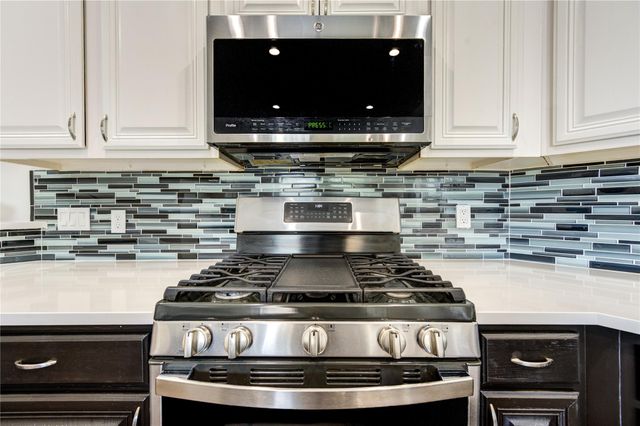 226 Rolling Springs Lane, Dickinson, TX 77539