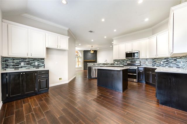 226 Rolling Springs Lane, Dickinson, TX 77539