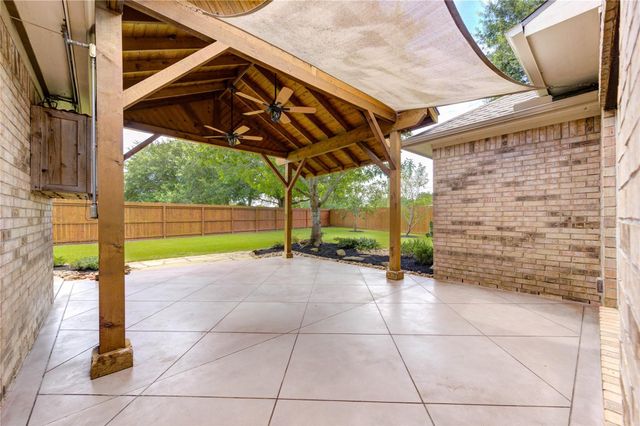226 Rolling Springs Lane, Dickinson, TX 77539
