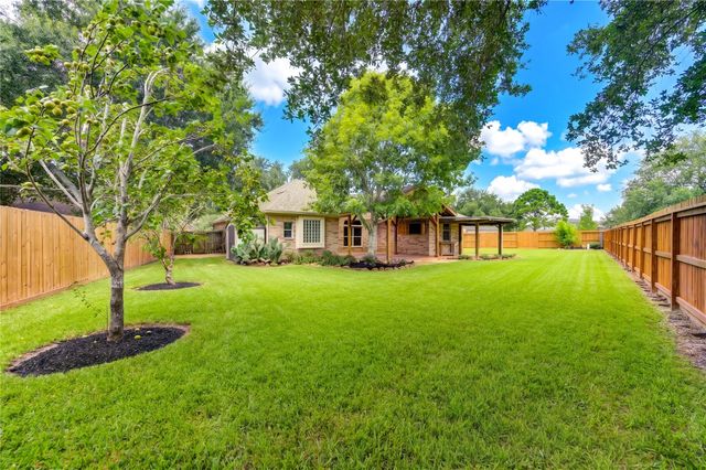 226 Rolling Springs Lane, Dickinson, TX 77539