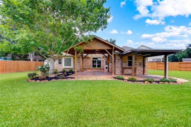 226 Rolling Springs Lane, Dickinson, TX 77539