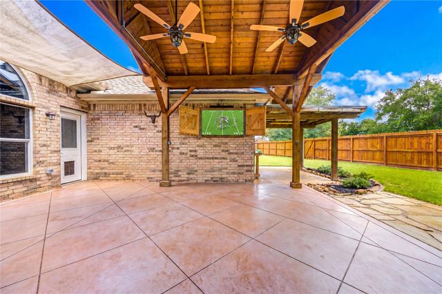 226 Rolling Springs Lane, Dickinson, TX 77539