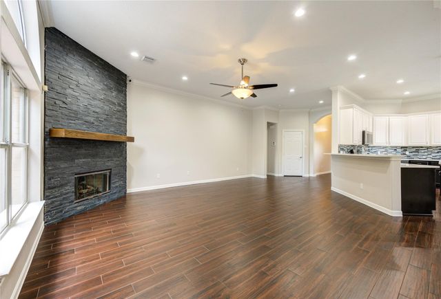 226 Rolling Springs Lane, Dickinson, TX 77539