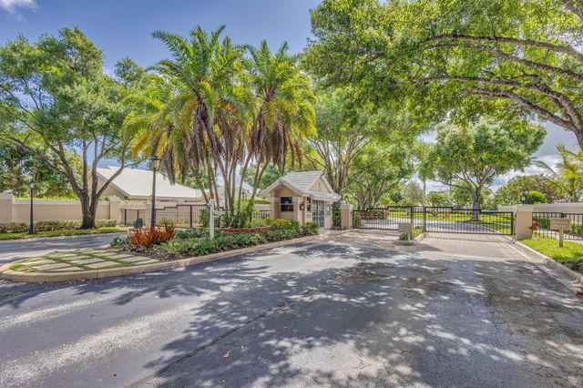 2354 Saratoga Bay Drive, West Palm Beach, FL 33409