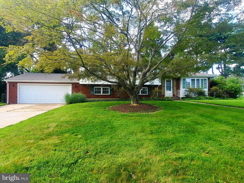 6 HICKORY HILL, Ewing, NJ 08618