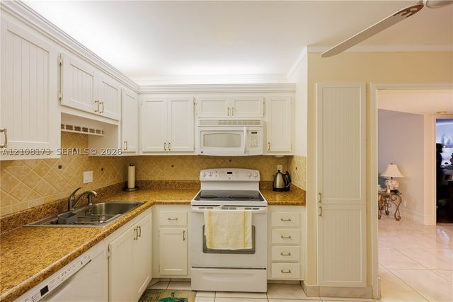 4750 NW 22nd Ct 211, Lauderhill, FL 33313