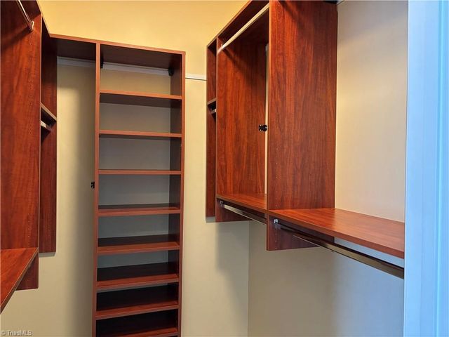 6815 Hanesbrook Circle 304, Clemmons, NC 27012