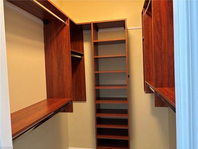 6815 Hanesbrook Circle 304, Clemmons, NC 27012