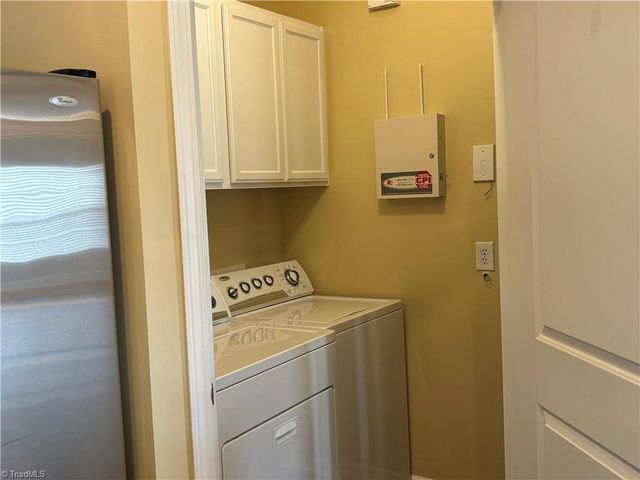 6815 Hanesbrook Circle 304, Clemmons, NC 27012