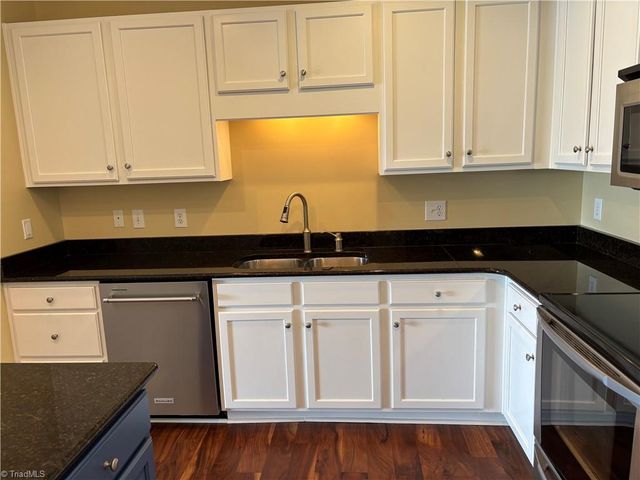 6815 Hanesbrook Circle 304, Clemmons, NC 27012