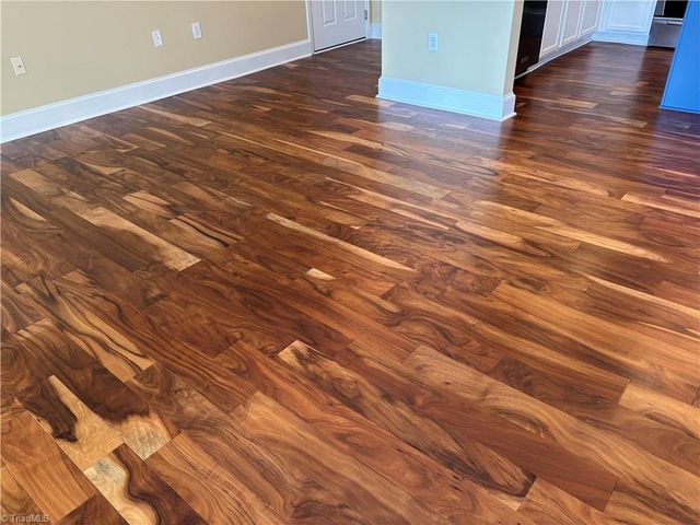 6815 Hanesbrook Circle 304, Clemmons, NC 27012