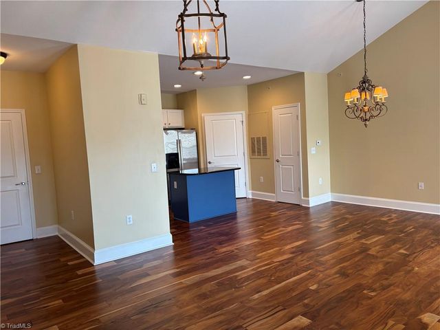 6815 Hanesbrook Circle 304, Clemmons, NC 27012