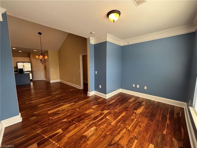 6815 Hanesbrook Circle 304, Clemmons, NC 27012