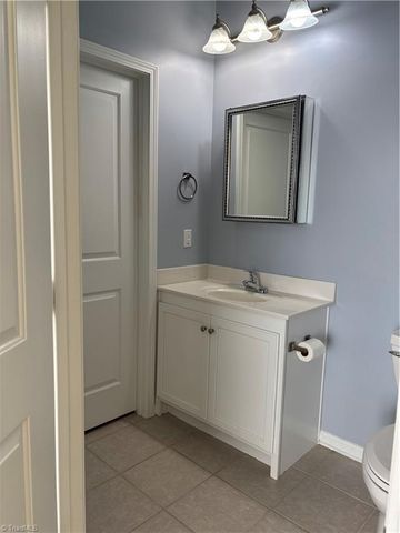 6815 Hanesbrook Circle 304, Clemmons, NC 27012