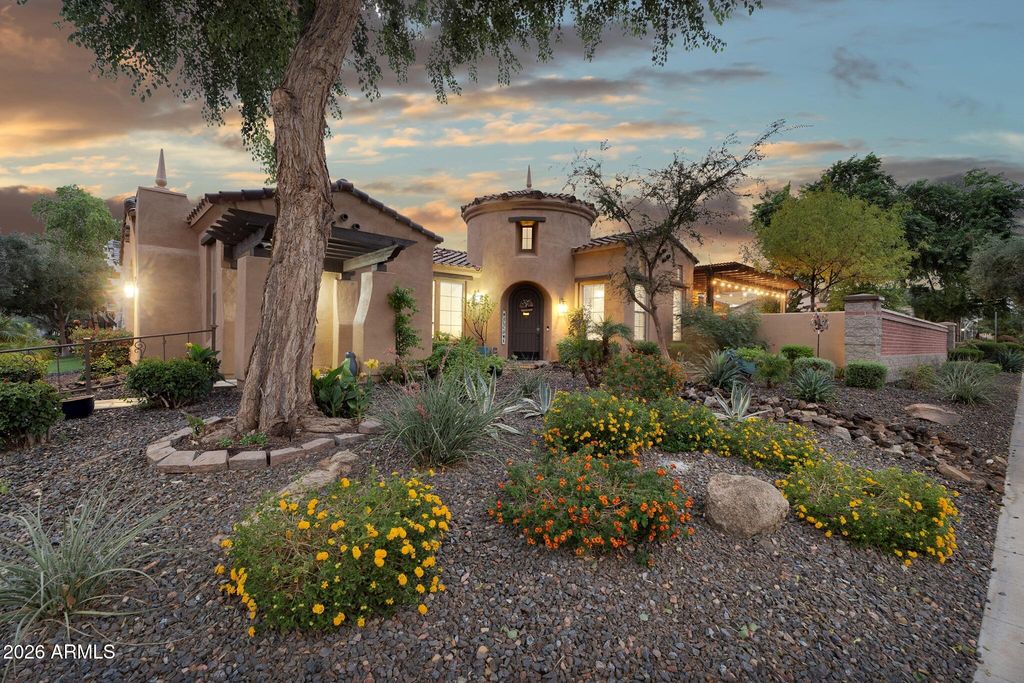 15216 W WINDROSE Drive, Surprise, AZ 85379 — exterior