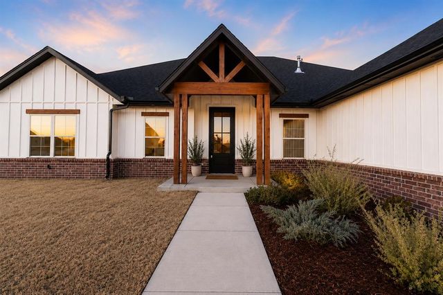 4348 Raymond Lane, Guthrie, OK 73044