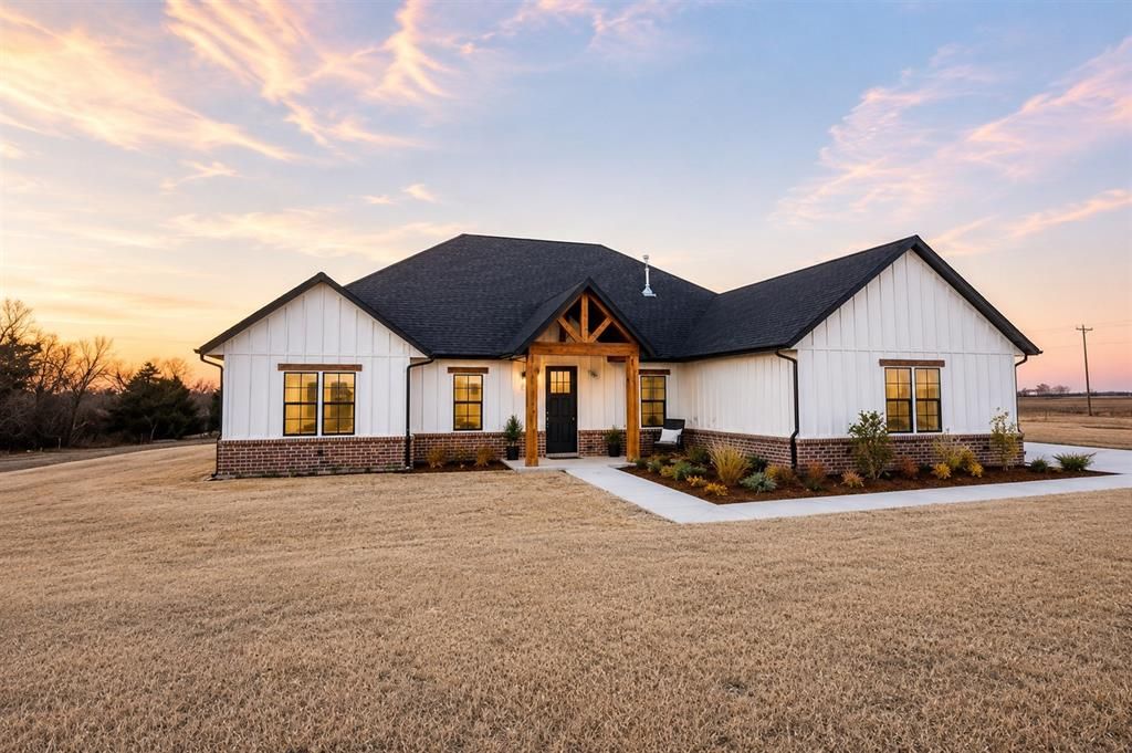 4348 Raymond Lane, Guthrie, OK 73044