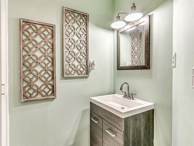 418 W Grimes Avenue, Cashion, OK 73016