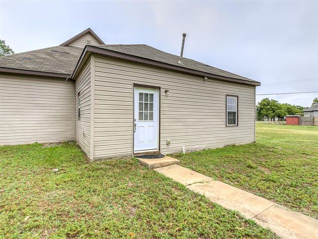 418 W Grimes Avenue, Cashion, OK 73016