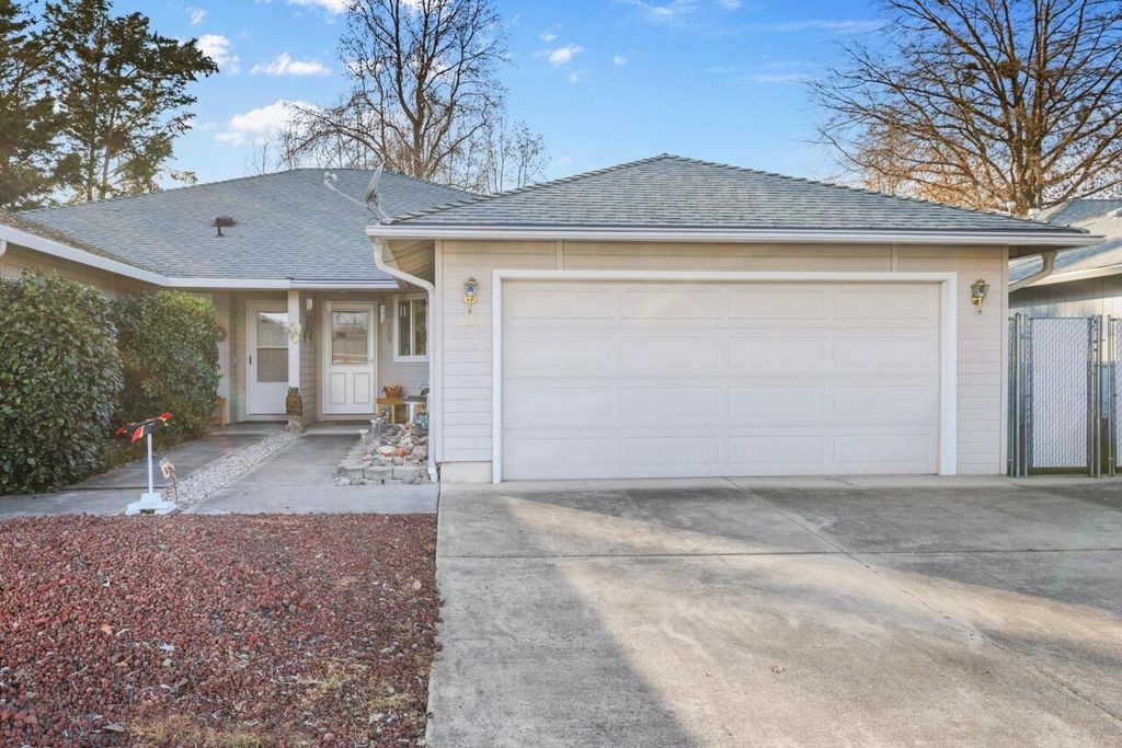 533 Brittni Lane, Central Point, OR 97502