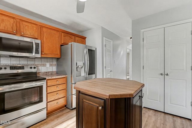 1212 Thistle Gold Drive, Hope Mills, NC 28348