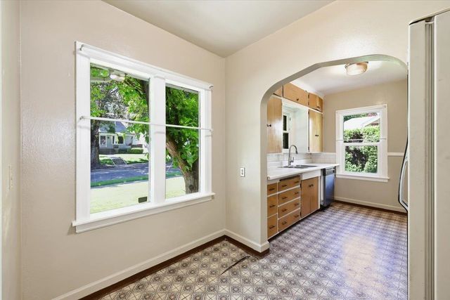 1027 E 17th Ave, Spokane, WA 99203