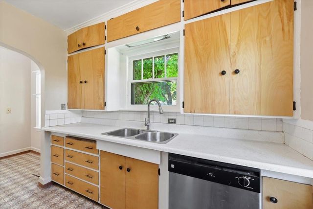 1027 E 17th Ave, Spokane, WA 99203