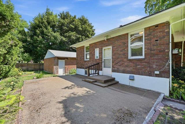 1027 E 17th Ave, Spokane, WA 99203