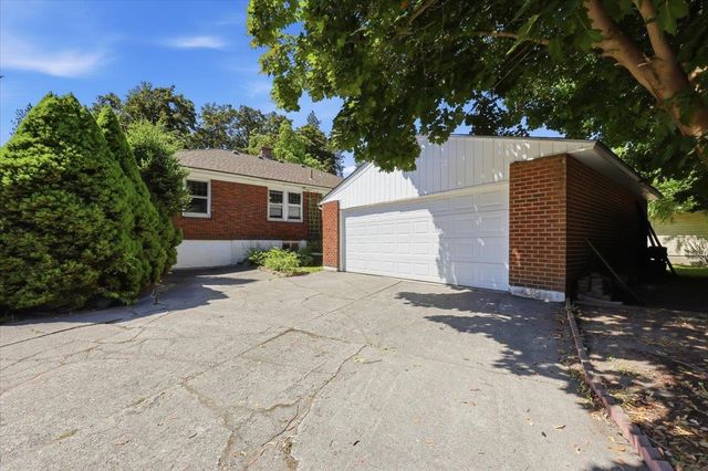 1027 E 17th Ave, Spokane, WA 99203