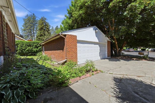 1027 E 17th Ave, Spokane, WA 99203