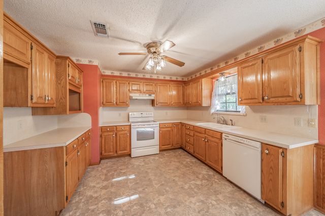 501 Lazy B Lane, Springtown, TX 76082