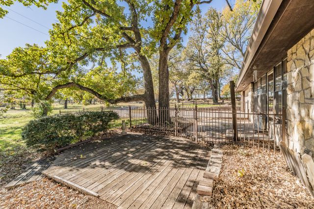 501 Lazy B Lane, Springtown, TX 76082