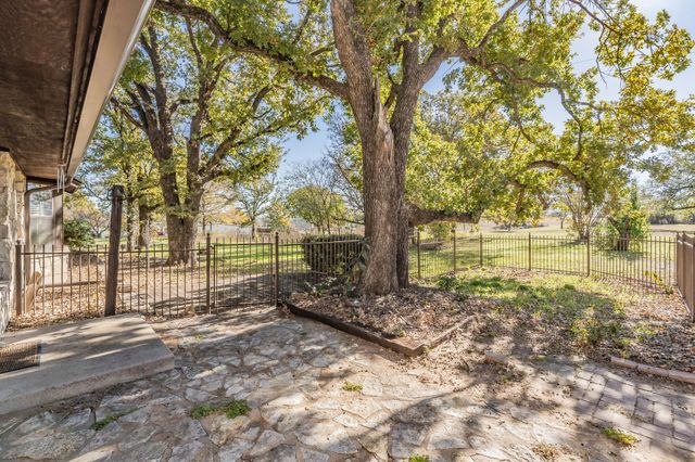 501 Lazy B Lane, Springtown, TX 76082
