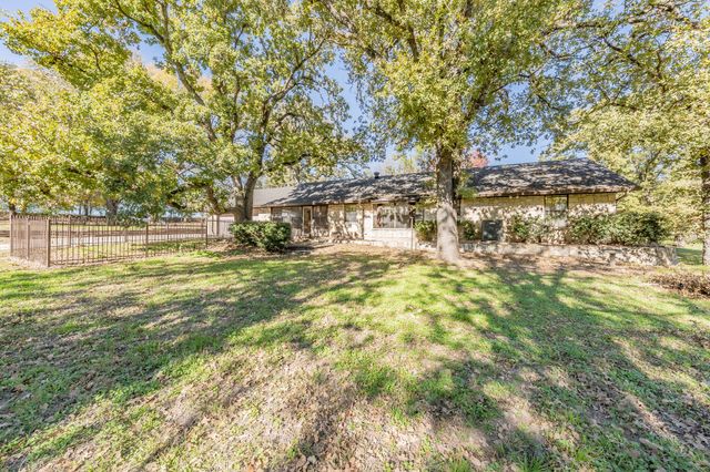 501 Lazy B Lane, Springtown, TX 76082