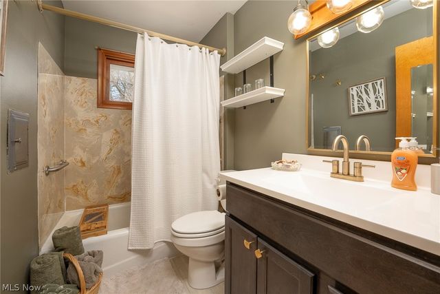 3844 Uncas Drive, Akron, OH 44319