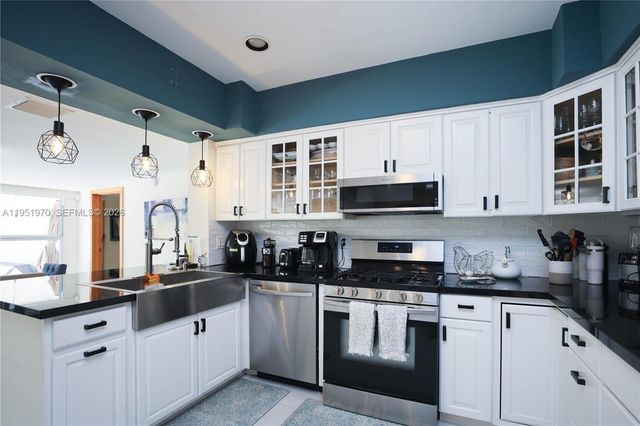 5620 Alton Rd, Miami Beach, FL 33140