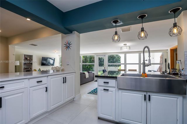 5620 Alton Rd, Miami Beach, FL 33140