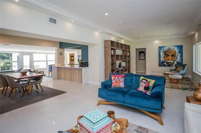 5620 Alton Rd, Miami Beach, FL 33140