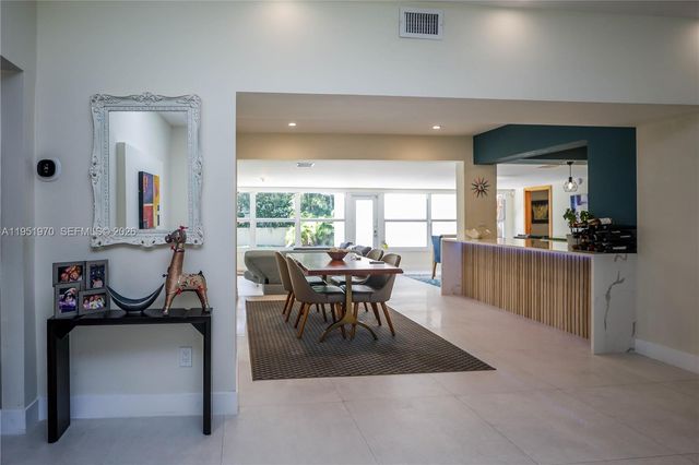 5620 Alton Rd, Miami Beach, FL 33140