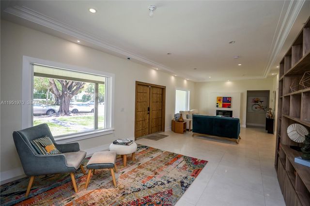 5620 Alton Rd, Miami Beach, FL 33140