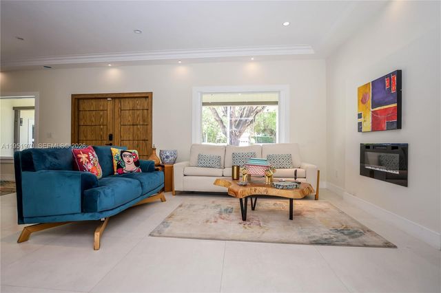 5620 Alton Rd, Miami Beach, FL 33140