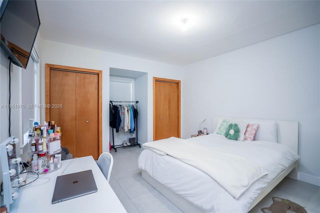 5620 Alton Rd, Miami Beach, FL 33140