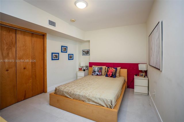 5620 Alton Rd, Miami Beach, FL 33140