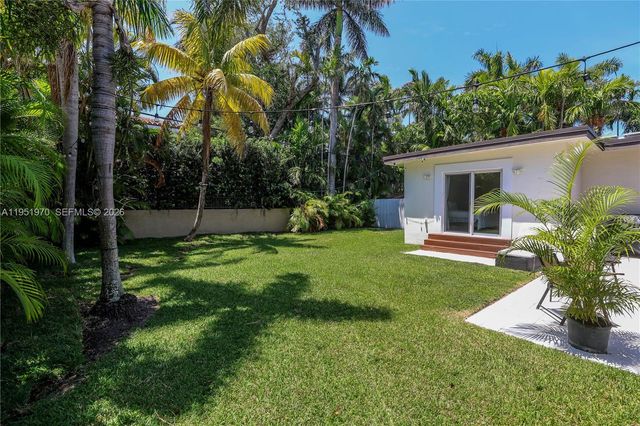 5620 Alton Rd, Miami Beach, FL 33140
