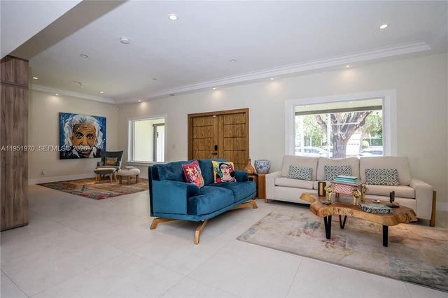 5620 Alton Rd, Miami Beach, FL 33140