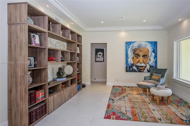 5620 Alton Rd, Miami Beach, FL 33140