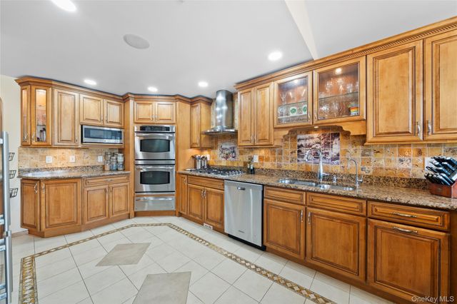 407 17th Street, West Babylon, NY 11704