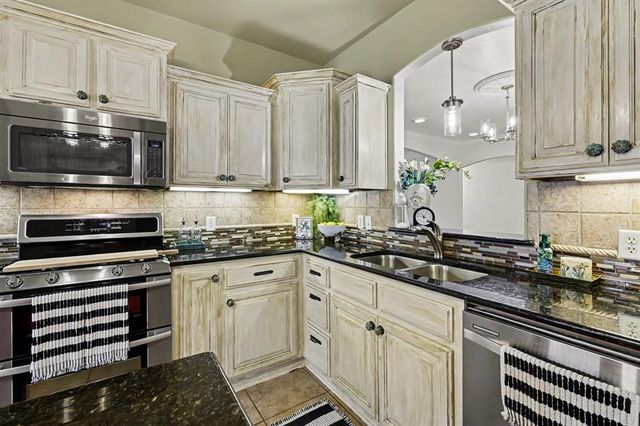 11305 NW 105th Street, Yukon, OK 73099